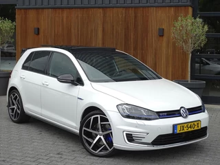 Volkswagen Golf Volkswagen Golf TSI GTE 245PK / GTI R Perf. ed. / LED - afbeelding nr 2