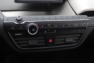 BMW i3 BMW i3 S iPerformance 94Ah 33 kWh / Full option! / Panoramadak / Camera / Keyless / 20'' / Warmtepomp / Harman Kardon / Apple CarPlay / DAB / Getint glas / Stoelverwarming / ACC - afbeelding nr 16