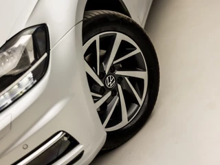 Volkswagen Golf Volkswagen Golf 1.0 TSI Luxury Automaat (APPLE CARPLAY, GROOT NAVI, CLIMATE, STOELVERWARMING, SPORTSTOELEN, ADAPTIVE CRUISE, LM VELGEN, GETINT GLAS, PARKEERSENSOREN, NIEUWE APK, NIEUWSTAAT) - afbeelding nr 13