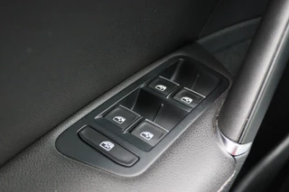 Volkswagen Golf Panoramadak, Camera, Climate, Navigatie, Bluetooth, DAB, Trekhaak, 18'' - afbeelding nr 28