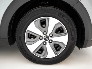 Kia Niro Kia Niro 1.6 GDi Hybrid ExecutiveLine Aut. *LEATHER-FABRIC | NAVI-FULLMAP | KEYLESS | CAMERA | COMFORT-SEATS | DIGI-COCKPIT | LANE-ASSIST | ECC | CARPLAY | PDC | 16''ALU* - afbeelding nr 25