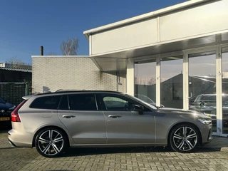 Volvo V60 Volvo V60 2.0 T4 R-Design 19''+STANDKACHEL+TREKH+H&K+CARPLAY - afbeelding nr 3