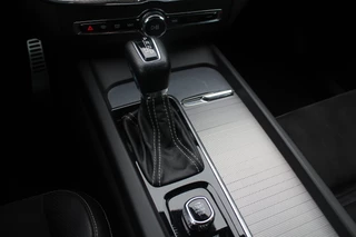 Volvo XC60 Volvo XC60 2.0 T4 R-Design / 360Camera / Leder&Alcantara / 20'' / Navigatie / Dodehoek / DAB / Cruise Control - afbeelding nr 26