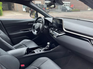 Toyota C-HR Toyota C-HR 1.8 HYBRID EXECUTIVE / LEDER / CAMERA / NAVI / TREKHAAK / 18'' LMV - afbeelding nr 2