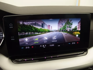 Škoda Octavia Škoda Octavia Combi 1.0 TSI Business Edition TREKHAAK / CARPLAY / SFEERVERLICHTING / NAVI / CLIMA / PDC / BLUETOOTH / CRUISE / NL-AUTO - afbeelding nr 10