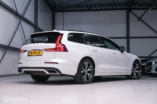 Volvo V60 Volvo V60 2.0 T8 Recharge AWD R-Design | NL auto | DAB+ | CarPlay | Adaptive | Blis | Rijklaar | - afbeelding nr 3