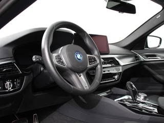 BMW 5 Serie BMW 5-serie Touring 530e M Sport PHEV AUTOMAAT 292PK Climate control Adaptieve cruise control Keyless Parkeersensoren Achteruitrijcamera Panoramadak LED Verwarmde voorstoelen Trekhaak Apple Carplay/ Android Auto - afbeelding nr 2