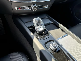 Volvo XC60 Volvo XC60 2.0 T8 Plug-in hybrid AWD Plus Black Edition | 360 Camera | Memorystoelen | Voorruitverwarming - afbeelding nr 15