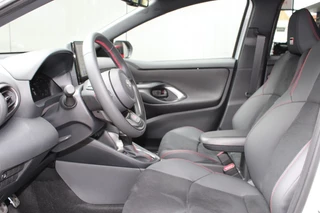 Toyota Yaris Toyota Yaris 1.5 Hybrid 130 GR Sport Bi-tone - afbeelding nr 3