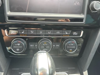Volkswagen Passat Volkswagen Passat 1.8 TSI DSG R-LINE PANO-DAK/TREKHAAK/360-CAMERA/LEDER/NAVI/ACC/CARPLAY - afbeelding nr 20