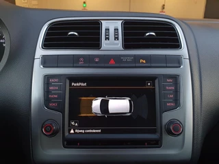 Volkswagen Polo Volkswagen Polo 1.0 BlueMotion Connected Series - NAP / CARPLAY / DAB / P.SENSOREN V+A / LM-VELGEN '17 / EXTRA SET '15 / NWE APK ! - afbeelding nr 39