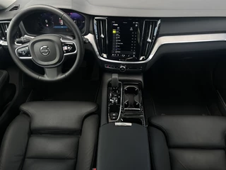 Volvo V60 Volvo V60 2.0 T6 Plug-in hybrid AWD Plus Dark 350pk - afbeelding nr 2