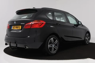 BMW 2 Serie BMW 2-serie Active Tourer 225i xDrive M Sport (PANORAMADAK, TREKHAAK, STOELVERWARMING, HEAD-UP, PARKEERSENSOREN, NAVIGATIE) - afbeelding nr 22