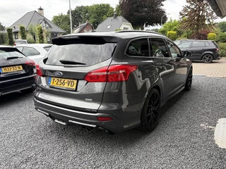 Ford Focus Ford Focus Wagon 1.5 ST-Line CAMERA | 19 INCH | STOELVERW | STUURVERW - afbeelding nr 4