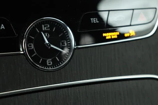 Mercedes-Benz C-Klasse Mercedes-Benz C-klasse 300e AMG Night | Carplay | 360 camera | Trekhaak | Stoelverwarming | Keyless | Leder/Alcantara | Full LED | Navigatie - afbeelding nr 19