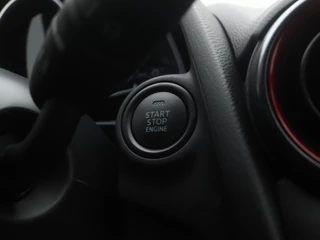 Mazda 2 Mazda 2 1.5 e-SkyActiv-G Homura Aka met Driver Assistance pakket en dakspoiler : dealer onderhouden - afbeelding nr 28