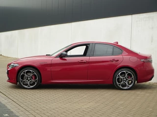 Alfa Romeo Giulia Alfa Romeo Giulia 2.0 Turbo 280 PK Competizione Q4 AWD | Harman | Veloce | 19