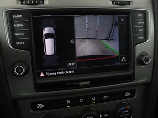 Volkswagen Golf Volkswagen Golf 1.0 TSI Connected Series | Carplay | Camera |  Navigatie | Climate control | Parkeerhulp | Cruise control | Sportstoelen - afbeelding nr 16