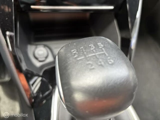 Peugeot 2008 Peugeot 2008 1.2 PureTech Allure 130 pk navigatie en camera cruise control - afbeelding nr 11