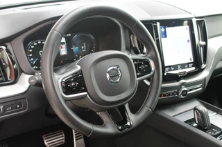 Volvo XC60 Volvo XC60 T6 Recharge AWD R-Design | Panoramadak | Parkeercamera | HUD | Pilot Assist | BLIS | Stoelverwarming | Trekhaak | Glossy Black | Keyless - afbeelding nr 29