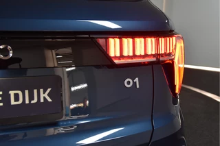 Lynk & Co 01 | 360 Camera | 7.4 kWh boordlader | Donkere hemel | S/K-panodak | Adapt. Cruise | Memory | Elek. klep | LM 20