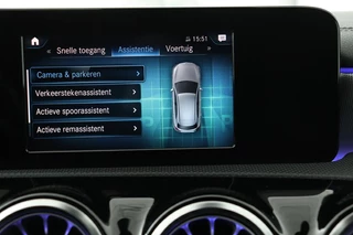 Mercedes-Benz A-Klasse Mercedes-Benz A-klasse 250e AMG Night | Carplay | Stoelverwarming |  Camera | Leder/Alcantara | Full LED | Sfeerverlichting | Park Assist | Navigatie - afbeelding nr 23