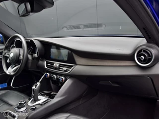 Alfa Romeo Giulia Alfa Romeo Giulia 2.0 T GME AWD Ti 280 pk I Leder I Navi I - afbeelding nr 9