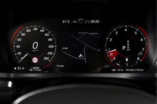 Volvo V60 Volvo V60 2.0 B3 163 PK Essential Edition - Automaat | Dig. Cockpit | Cruise | Stoel-+Stuurverw. | PDC | NAV + App. Connect | ECC | Elek. Klep | DAB | LM 17