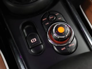 MINI Clubman MINI Clubman Mini 1.5 Cooper Richmond Park Edition DIGITAL DASHBOARD, CRUISE CONTROL, APPLE CARPLAY, SCHUIFKANTELDAK, HARMAN KARDON AUDIO,  VOL LEDER, PDC, STOELVERWARMING, NAVIGATIE, NIEUWSTAAT] - afbeelding nr 20