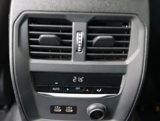 BMW 3 Serie BMW 3-serie 330e High Executive M-sport | Schuif/ kanteldak - afbeelding nr 19