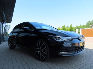 Volkswagen Golf Volkswagen Golf 1.5 eTSI 150 Pk DSG Style Ecc Led Camera 19 Inch 2020 - afbeelding nr 3