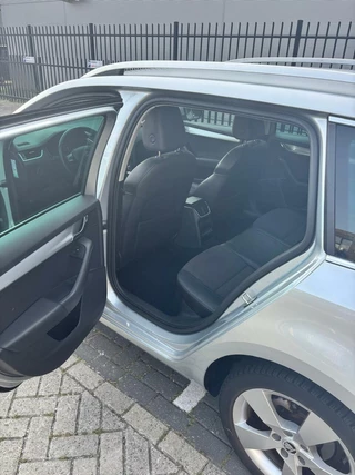 Škoda Octavia Skoda Octavia Combi 1.6 TDI DSG Elegance Businessline - afbeelding nr 11