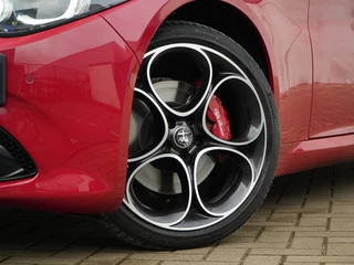 Alfa Romeo Giulia Alfa Romeo Giulia 2.0 Turbo 280 PK Competizione Q4 AWD | Harman | Veloce | 19