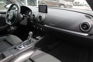 Audi A3 Audi A3 Sportback 1.4 e-tron PHEV Ambition Pro Line plus / Panoramadak / Half leder / 18'' / Keyless / Navigatie / Hill Hold / Sportstuur / Stoelverwarming / Cruise Control - afbeelding nr 11