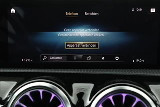 Mercedes-Benz A-Klasse Mercedes-Benz A-klasse 200 AMG | Panoramadak | Carplay |  Stoelverwarming | Keyless | Leder/Alcantara | Camera | Sfeerverlichting | Widescreen | Full LED - afbeelding nr 20