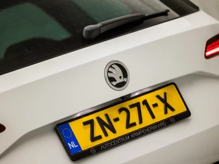 Škoda Karoq Automaat (APPLE CARPLAY, GROOT NAVI, CAMERA, LEDER/ALCANTARA, STOELVERWARMING, SPORTSTOELEN, ADAPTIVE CRUISE, GETINT GLAS, PARKEERSENSOREN, LED KOPLAMPEN, NIEUWE APK, NIEUWSTAAT) - afbeelding nr 28