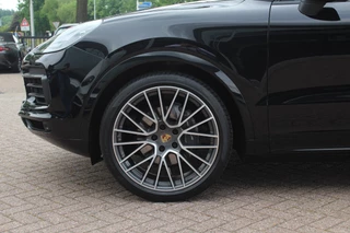Porsche Cayenne Porsche Cayenne Coupé 3.0 / Trekhaak / Panoramadak / Camera / Luchtvering / 22'' / Bose / Stoelventilatie / Sportchrono / Stoelverwarming / DAB / ACC - afbeelding nr 14