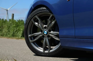 BMW 1 Serie BMW 1-serie M140i LCI / VOL! / RWD / Camera / H&K / Pano / 18