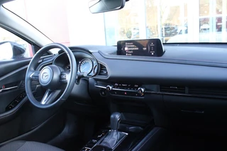 Mazda CX-30 Mazda CX-30 2.0 e-SkyActiv-G M 150PK AUTOMAAT Hybrid HOMURA | HEAD UP DISPLAY | NAVIGATIE | ELEKTRISCHE ACHTERKLEP | DODEHOEK DETECTIE | APPLE CARPLAY/ANDROID AUTO | STOEL VERWARMING | ADAPTIVE CRUISE CONTROL | CLIMATE CONTROL | LICHTMETALEN VELGEN BLACK | GETINTE RUITEN | - afbeelding nr 26