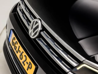 Volkswagen Tiguan 150Pk Automaat (PANORAMADAK, DIGITAL COCKPIT, APPLE CARPLAY, ELEK SPORTSTOELEN, LEDER, STOELVERWARMING, CAMERA, GETINT GLAS, KEYLESS, LED, ELEK ACHTERKLEP, PARKEER ASSISTENT, NIEUWSTAAT) - afbeelding nr 41