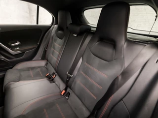 Mercedes-Benz A-Klasse (SCHUIFDAK, GROOT NAVI, LEDER/ALCANTARA, STOELVERWARMING, WIDESCREEN, SPORTSTOELEN, CAMERA, GETINT GLAS, NIEUWSTAAT) - afbeelding nr 14