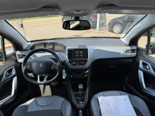 Peugeot 208 Peugeot 208 1.2 PureTech Allure AUTOMAAT / CARPLAY / CRUISE / PDC / BLUETOOTH / ECC / AIRCO / NL AUTO - afbeelding nr 2