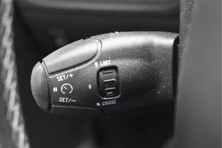 Peugeot 2008 | NL-Auto | Pano.dak | Nav | Cruise Contr | Climate Contr | PDC | Trekhaak | NAP - afbeelding nr 16
