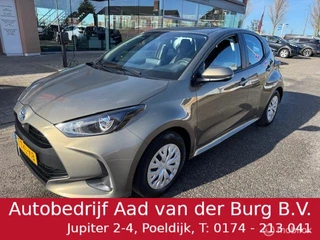 Toyota Yaris 1.5 Hybrid Automaat 5 deurs , Navigatie , Camera , Climate controle , Cruise Controle , Hybride brandstof verbruik 1 ltr 20 km , 10 jaar fab garantie