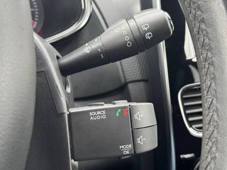 Renault Clio Renault Clio Estate 1.5 dCi Ecoleader Limited 2e Eigenaar,Navi,Clima,Cruise,PDC Achter,LM Velgen,Dealer Onderhouden,N.A.P,APK Tot 02-2026 - afbeelding nr 24