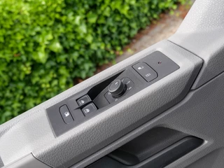 Volkswagen Transporter Volkswagen Transporter 2.0 TDI 150PK L2H1 Automaat Dubbele Cabine | LED | TREKHAAK | APPLE CARPLAY | - afbeelding nr 16