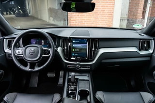 Volvo XC60 Volvo XC60 2.0 B4 R-Design Pano / Memory / 360 - afbeelding nr 2