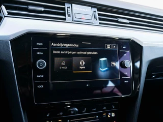 Volkswagen Passat Volkswagen Passat Variant 1.4 TSI PHEV 218pk GTE Business | Navigatie | Camera | Adaptive cruise - afbeelding nr 51
