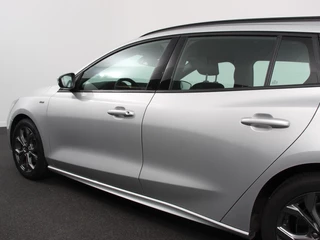 Ford Focus Ford Focus Wagon 1.0 125pk Hybrid Automaat ST Navigatie Climate control cruise control Carplay LM velgen Parkeersensoren Led Matrix koplampen - afbeelding nr 29