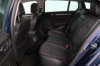 Renault Mégane Renault Mégane 1.3 TCe Bose | Trekhaak | Camera | Navigatie |  Keyless | Massage | Carplay | Dodehoek detectie | Climate control | Cruise control - afbeelding nr 6